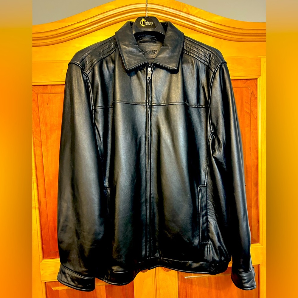 ROUNDTREE & YORKE Men’s Leather Jacket
Size XXL Tall. Black
